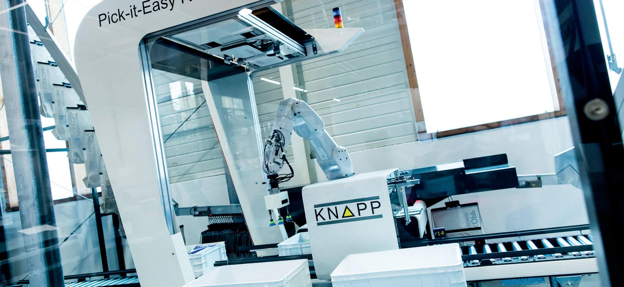 KNAPP_Pick-it-Easy_Robot_01